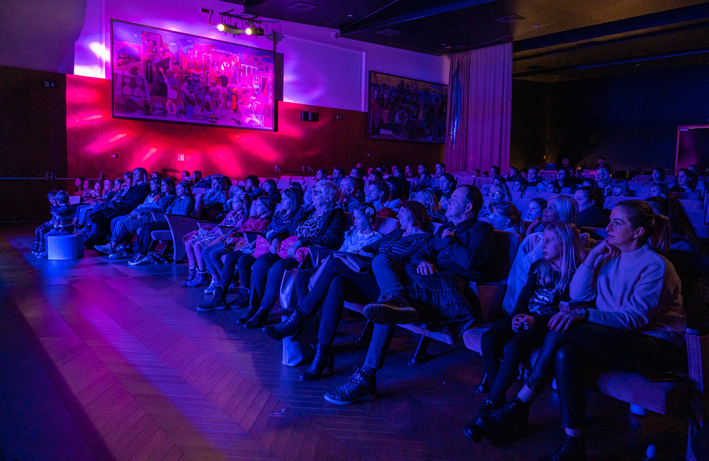 Mia Dim&scaron;ić u centru CMIK