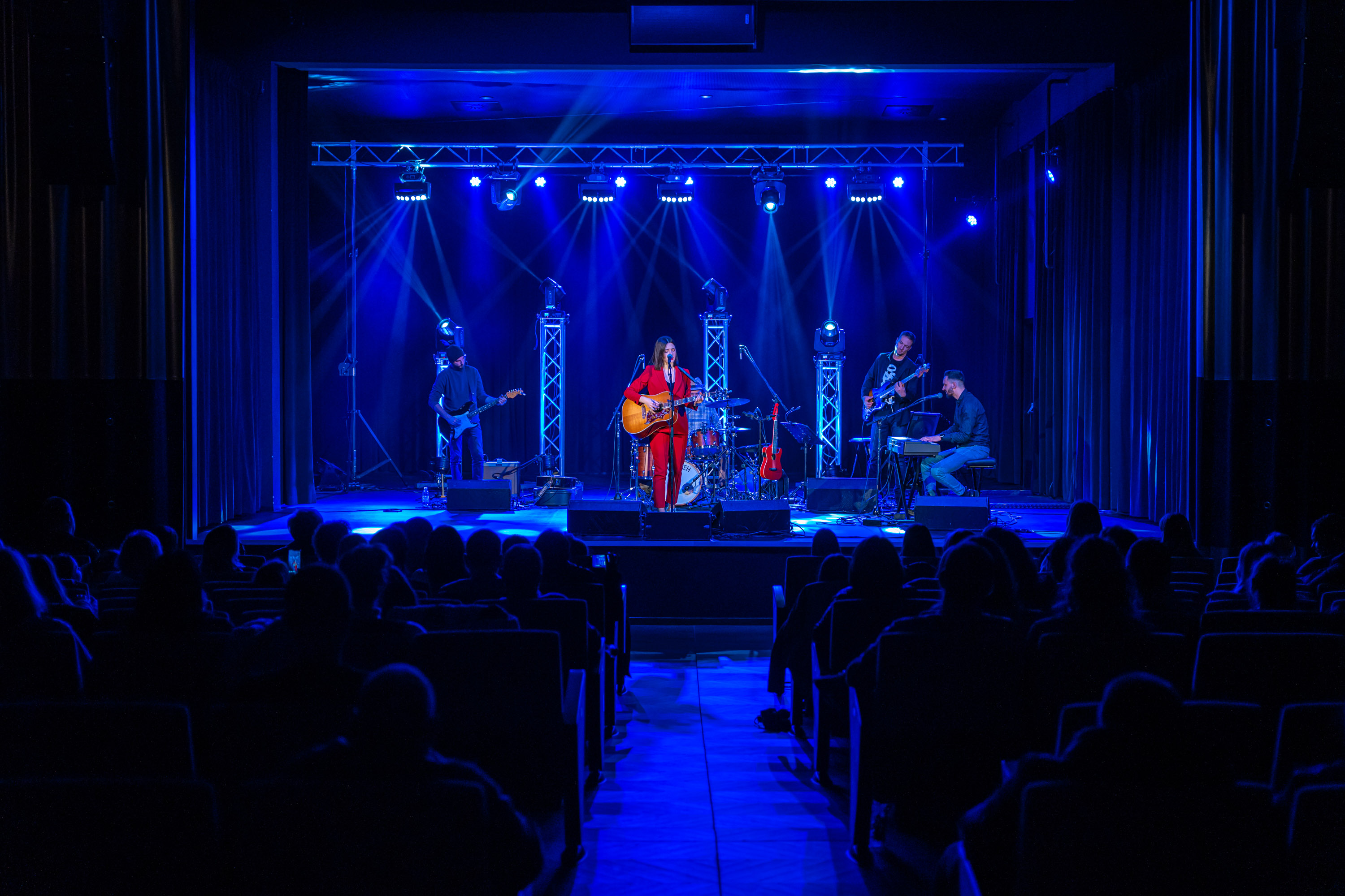 Mia Dim&scaron;ić u centru CMIK